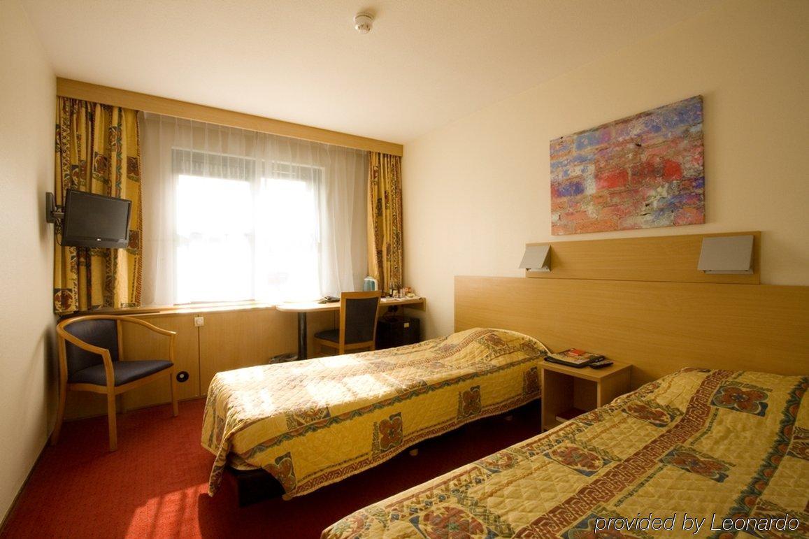 Bastion Hotel Schiphol Хоофддорп Номер фото