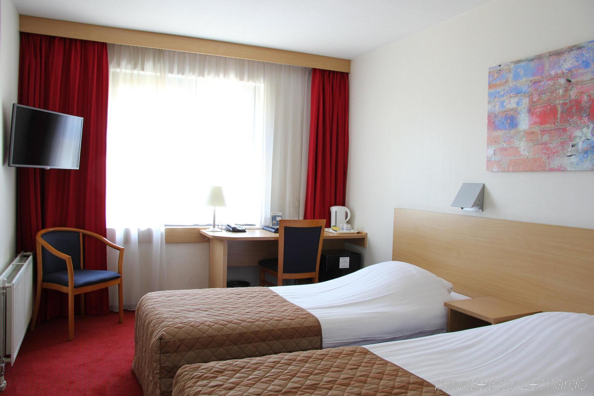 Bastion Hotel Schiphol Хоофддорп Экстерьер фото